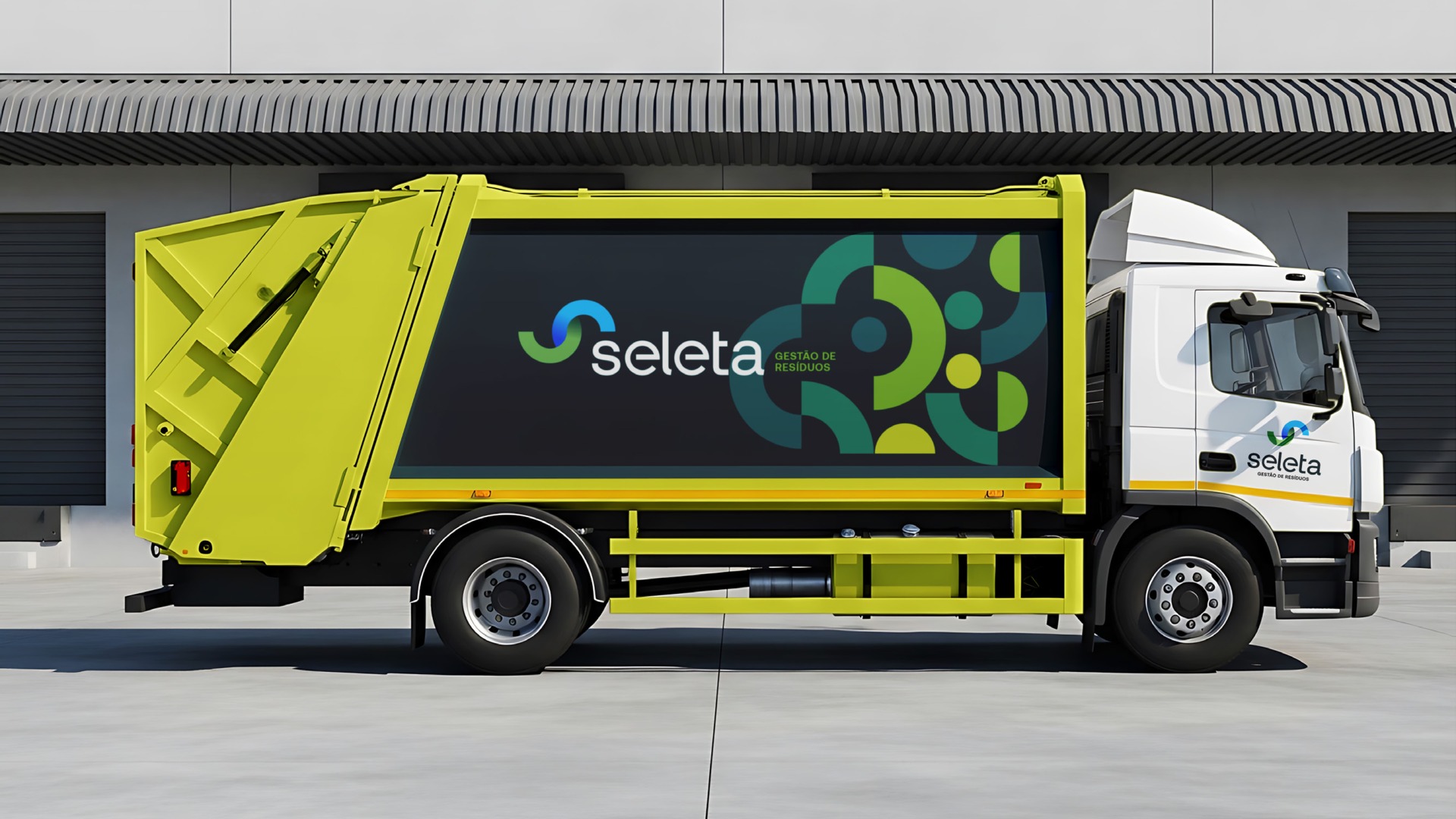 Aplicação da identidade visual Seleta em caminhão compactador